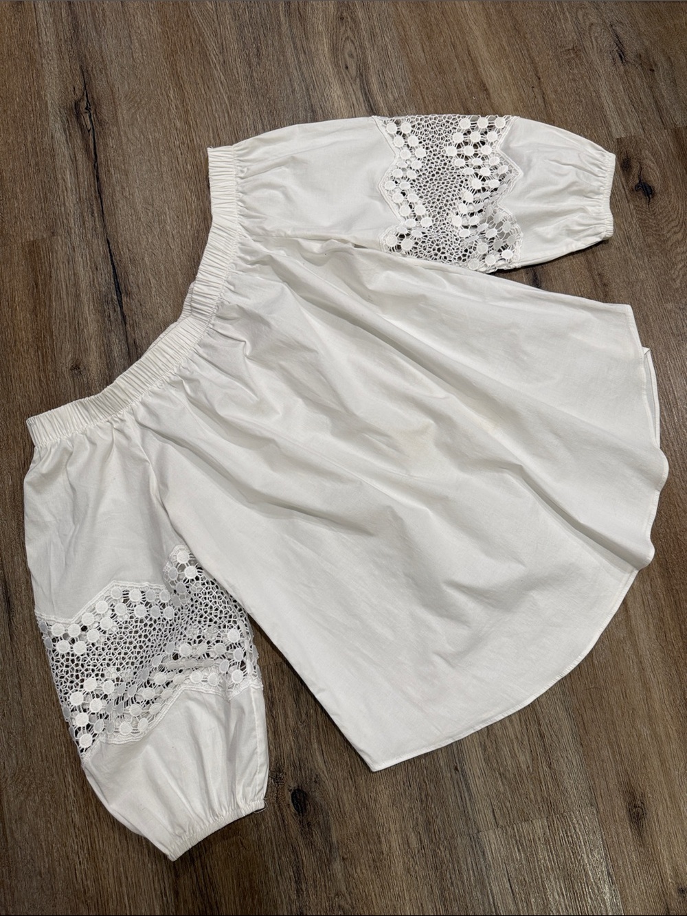NWT (Hangtag) Wrangler White Off-Shoulder Crisp Cotton Lace Sleeve Blouse
